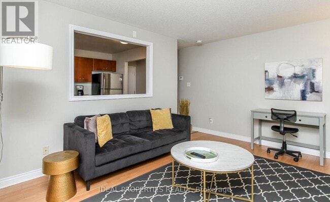 Building Photo - 276 Carruthers Ave