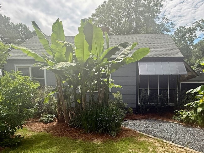 Building Photo - 3BR Normaltown Charmer