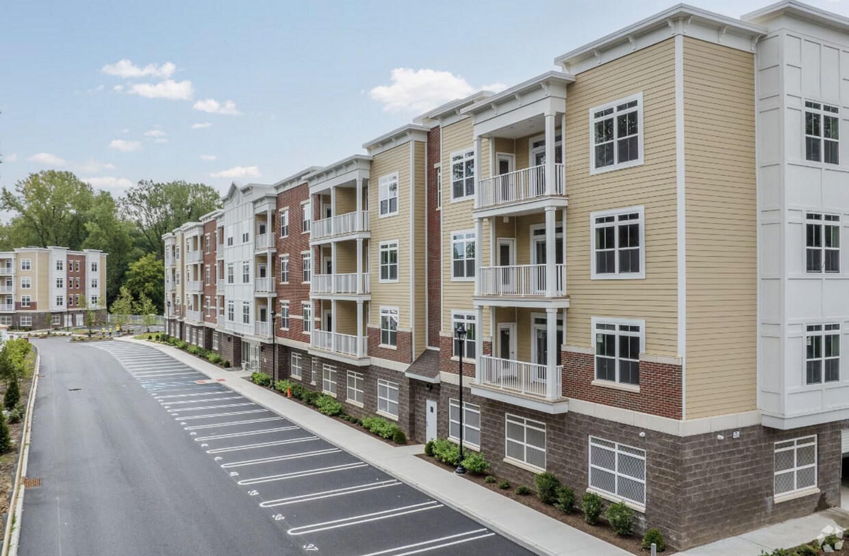 Foto principal - Luxury 1- & 2-Bedroom Apartments in Paramu...
