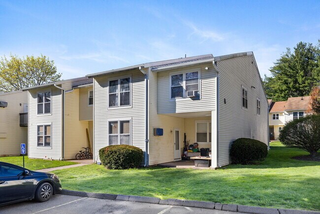 Building Photo - 801 Pleasant Valley Rd