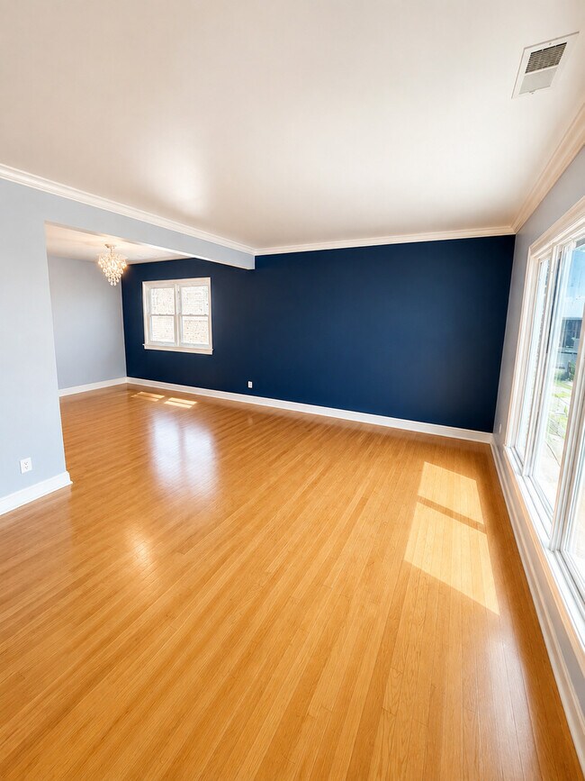 Foto del edificio - 7942 W Addison St