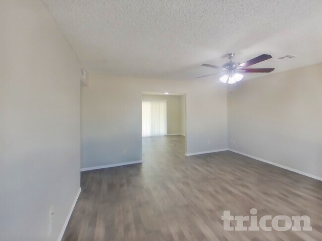 Foto del edificio - 7475 W Beryl Ave