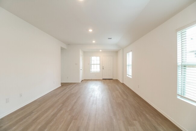 Building Photo - 3635 Solanum Dr