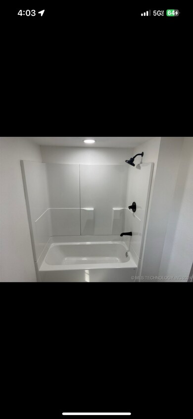 Foto principal - 121 S McLean Dr