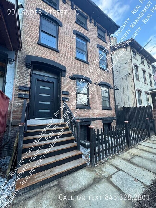 Building Photo - 90 Lander St
