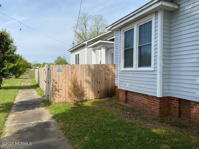 Building Photo - 1001 N Craven St