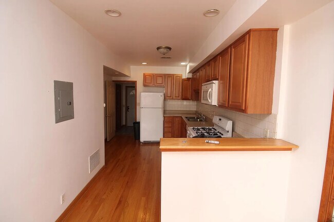 Foto del edificio - 1202 W Huron St