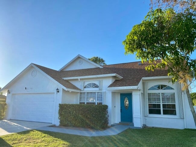 Photo - 104 Van Gogh Way House