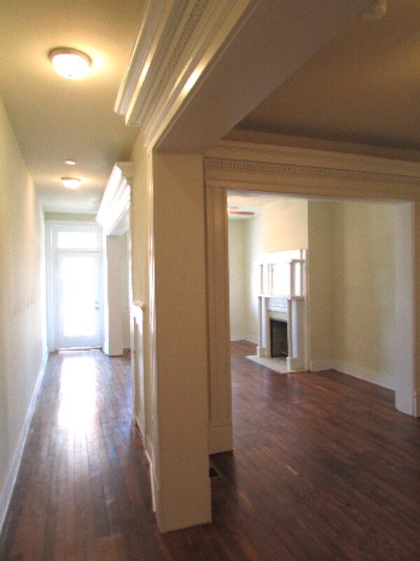 Building Photo - 211 E Leigh St