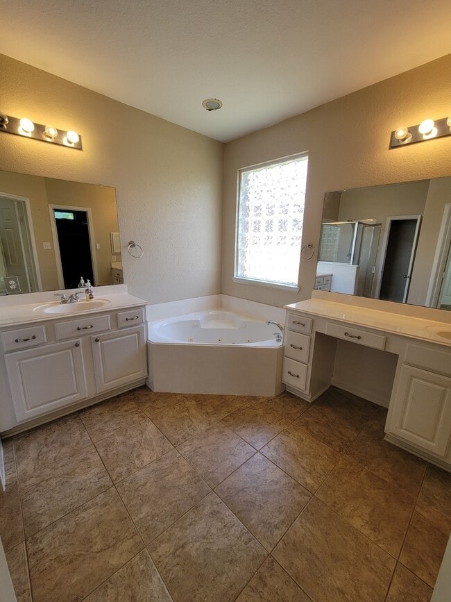Building Photo - 14410 Floret Estates Ln