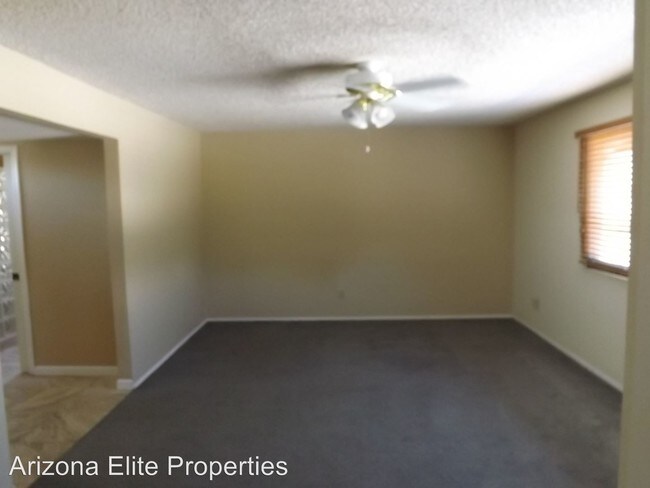 Building Photo - 1458 N La Rosa Dr