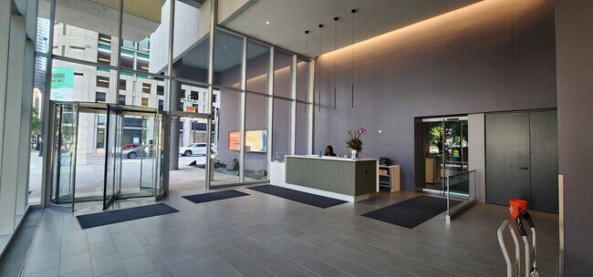 Foto del edificio - 235 W Van Buren St