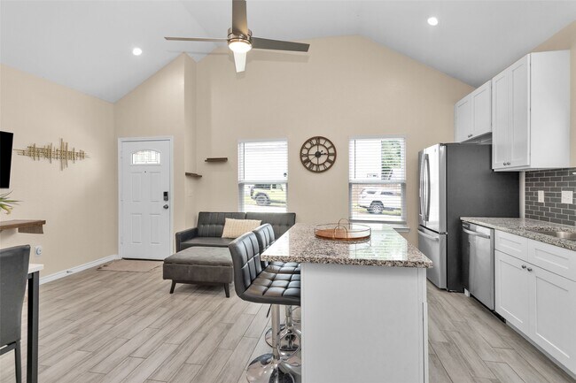 Building Photo - 286 Westchase St