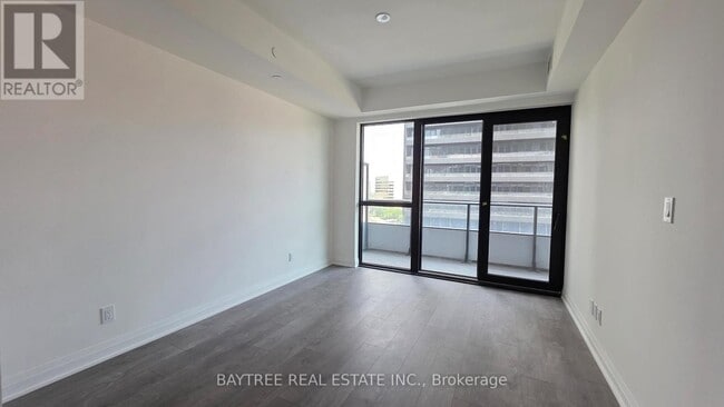 Photo du bâtiment - 4015 The Exchange