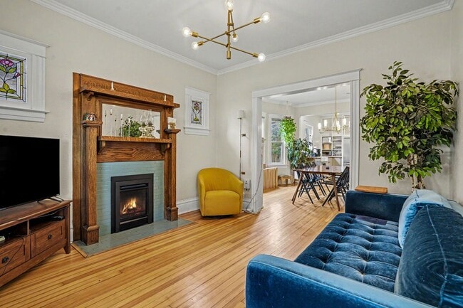 Building Photo - House Near Wash Park - 2 bed 2 bath with Garage!