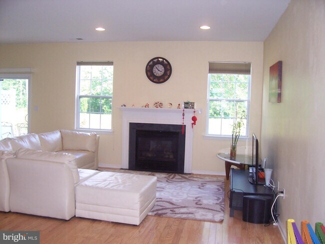Building Photo - 227 Brinley Dr
