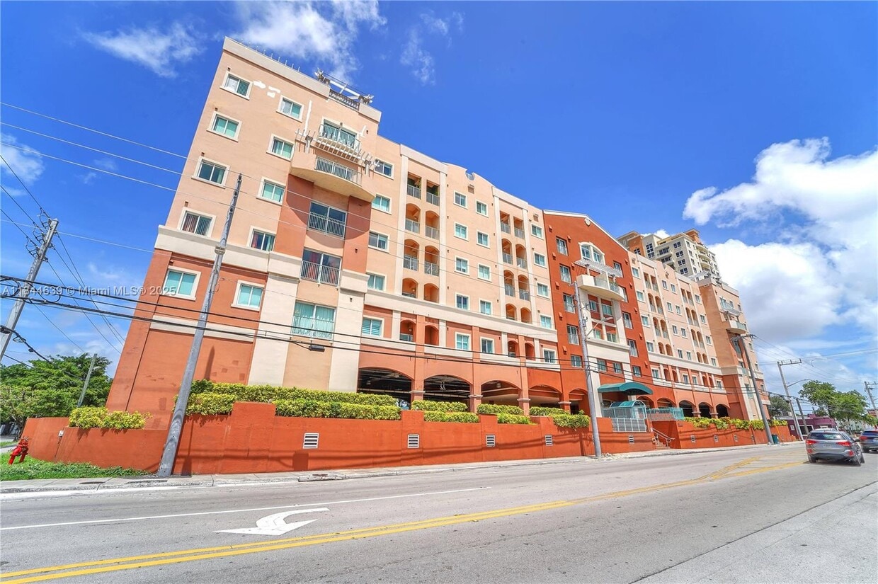 Foto principal - 2280 SW 32nd Ave