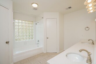 Building Photo - 8431 Pines Pl Dr