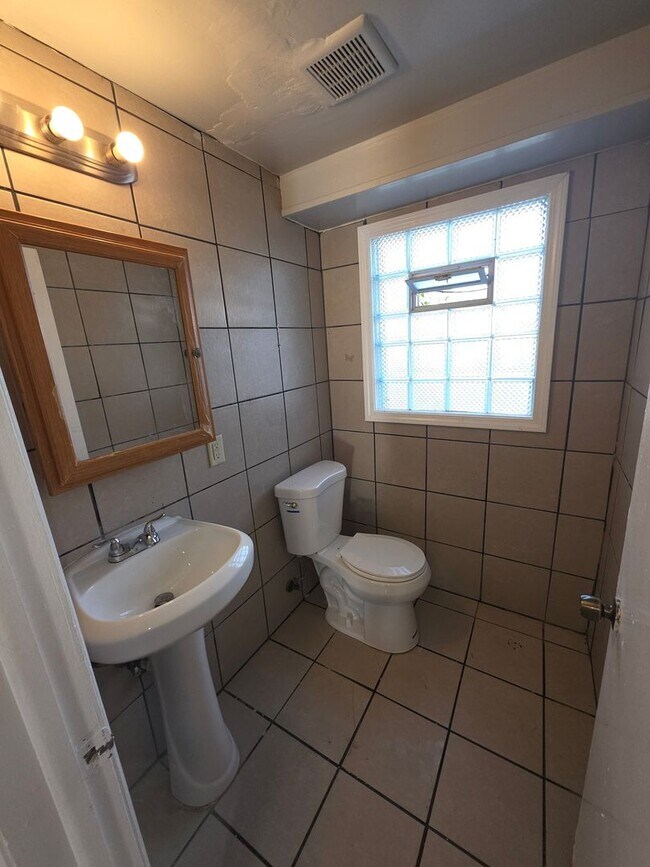 Foto del edificio - 4706-4708-4708 N 52nd St