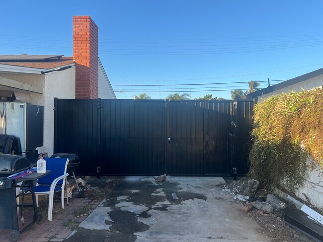 Foto del edificio - 1215 W L St