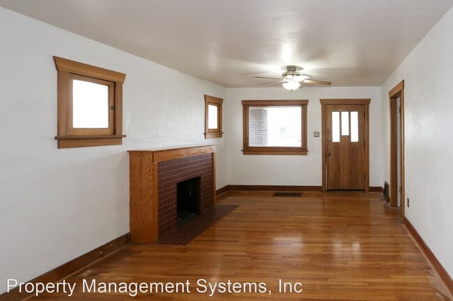 Building Photo - 2 br, 1 bath House - 564 E. Redondo Ave. (...