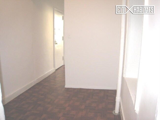 Building Photo - 554 W 50th St