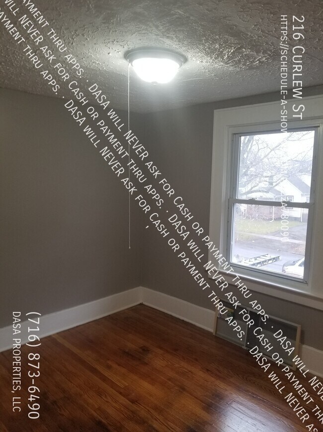 Building Photo - 216 Curlew St - 3 Beds / 1 Bath