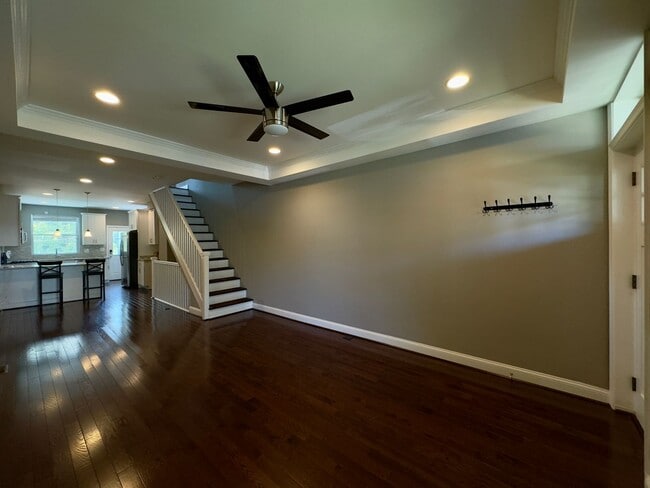 Building Photo - Charming 3Bed/2Bath plus Den Townhome in H...