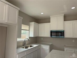 Building Photo - 1604 Canelo Dr