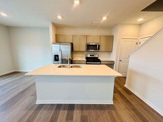 Building Photo - 6318 Marinelli Dr S
