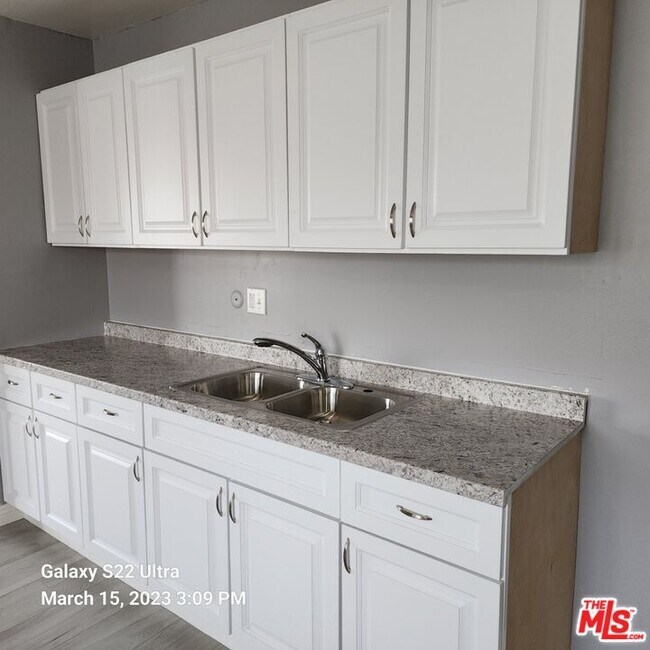 Foto del edificio - 343 E 53rd St