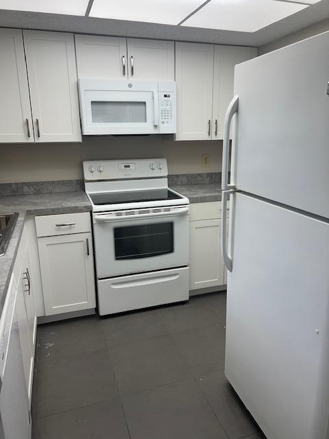 Building Photo - 1512 SE Royal Green Cir