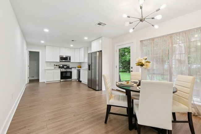 Building Photo - 839 Behrman Ave