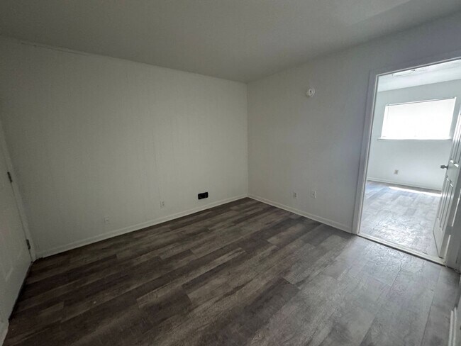 Foto del edificio - 1405 N Gray St