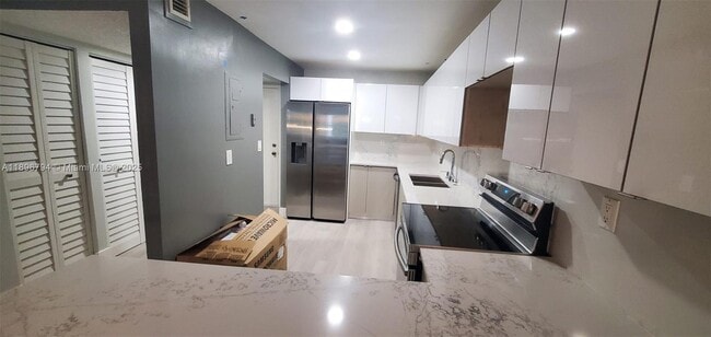 Foto del edificio - 301 Racquet Club Rd