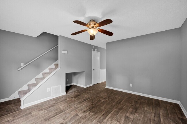 Building Photo - 2632 White Oak Ln