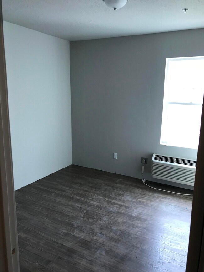 Building Photo - 5 W 800 S