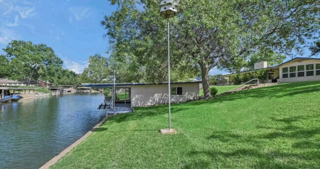Building Photo - 607 Highland Cir