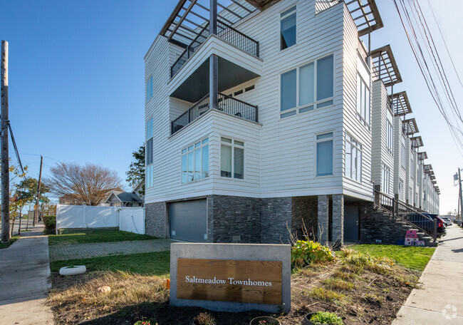Building Photo - Salt Meadows