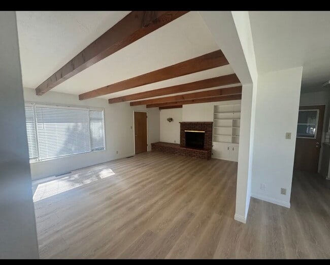 Foto del edificio - 120 Glencrest Ln