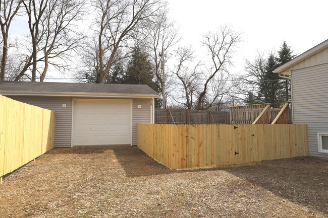 Building Photo - 5412 E Wonder Lake Rd