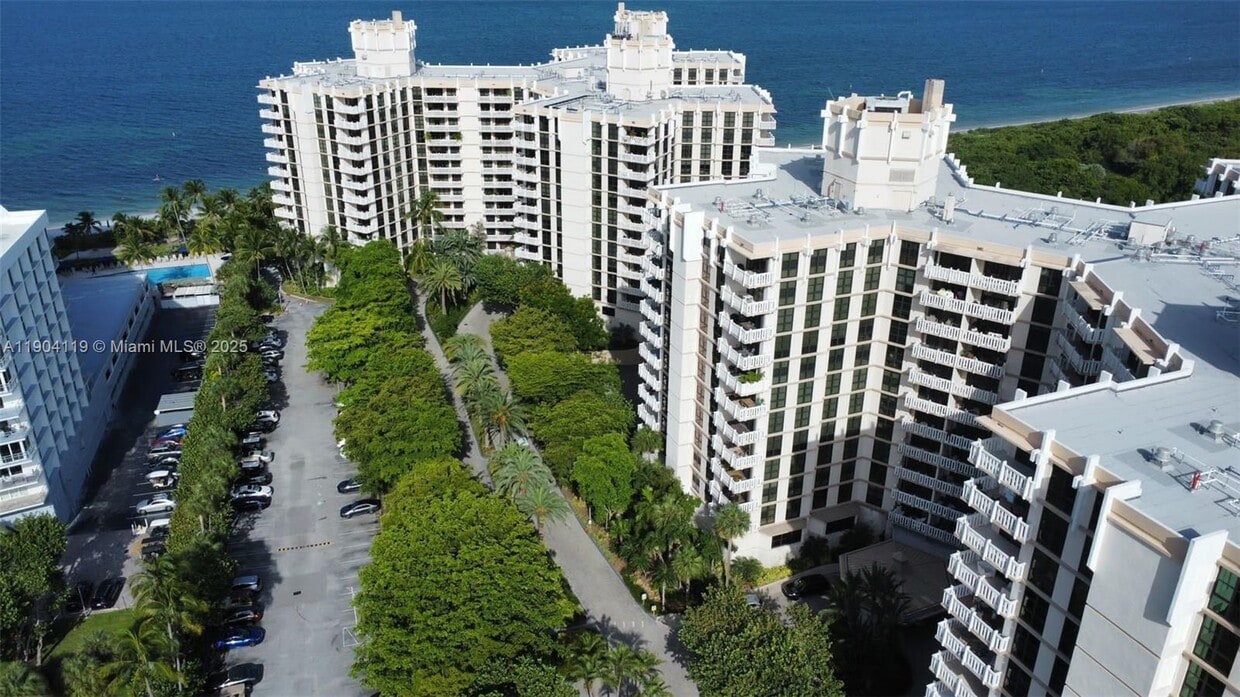 Foto principal - 1121 Crandon Blvd