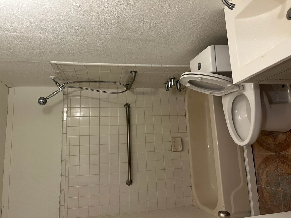 Foto del edificio - 5131 Sussex Ave