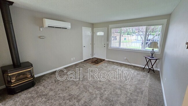 Building Photo - 1910 S Mamer Rd