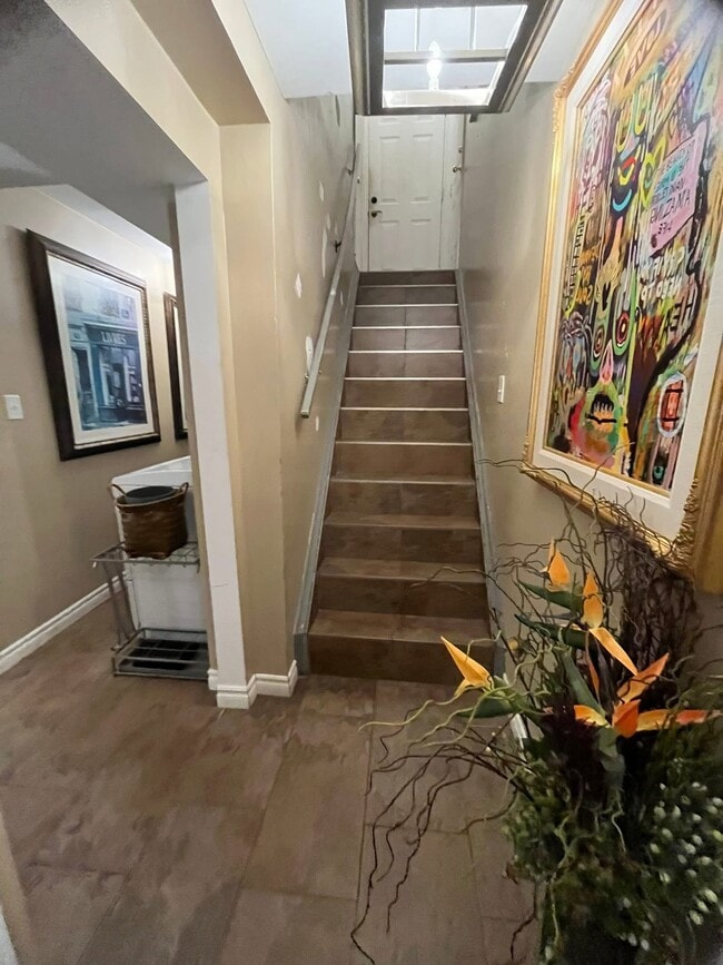 Building Photo - 495 Fernforest Dr