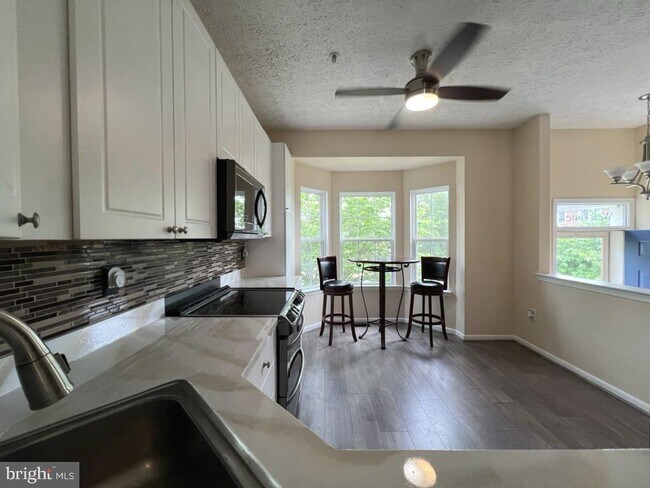 Building Photo - 7804 Creek Shore Way