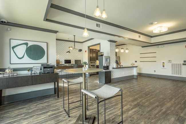 Luxury clubhouse at Amberleigh Ridge with Cyber Cafe and complimentary Starbucks coffee - Amberleigh Ridge