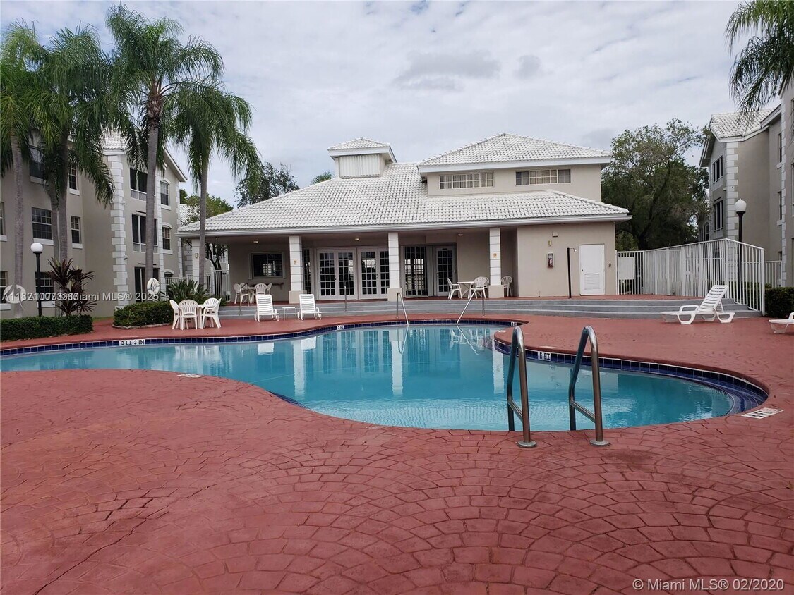 Foto principal - 2831 N Oakland Forest Dr