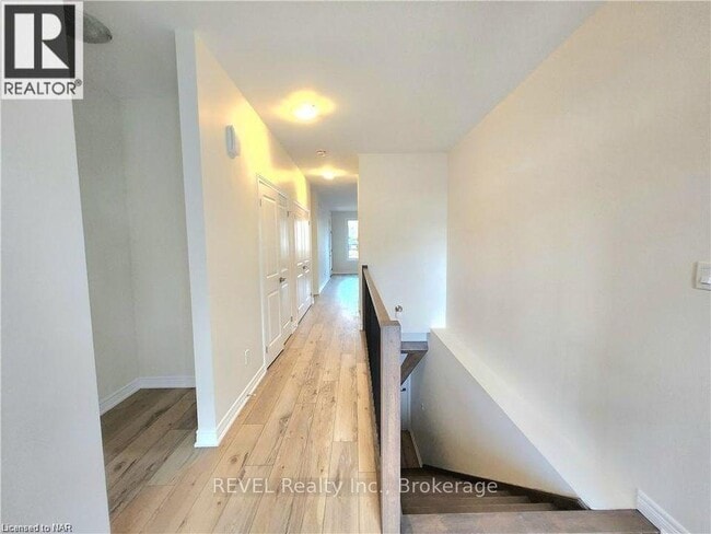 Building Photo - 15 Shamrock Cmn