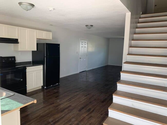 Building Photo - Laurel Flats LLC.